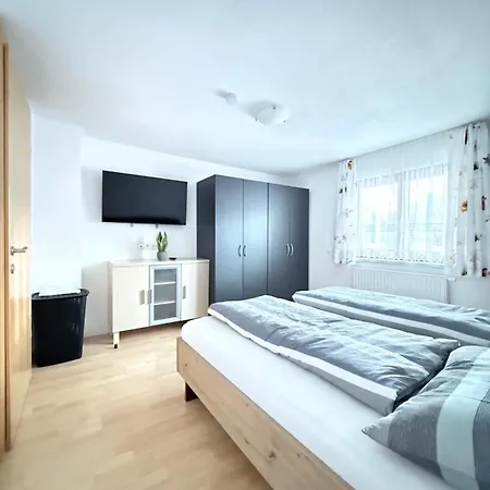 Juen - Ruhige Mit Bergblick In *