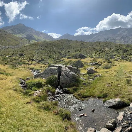 Juen - Ruhige Mit Bergblick In דירה